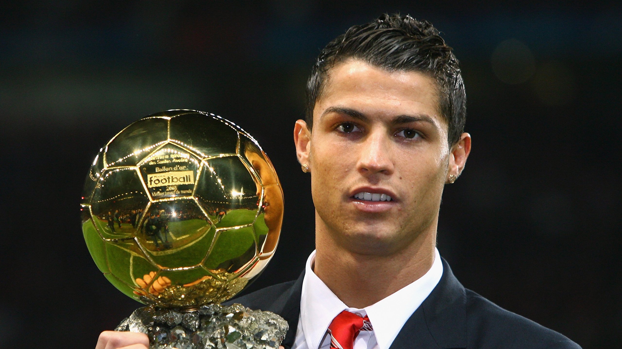 今夏交易成焦点，媒体人称朱芳雨“创造奇迹”