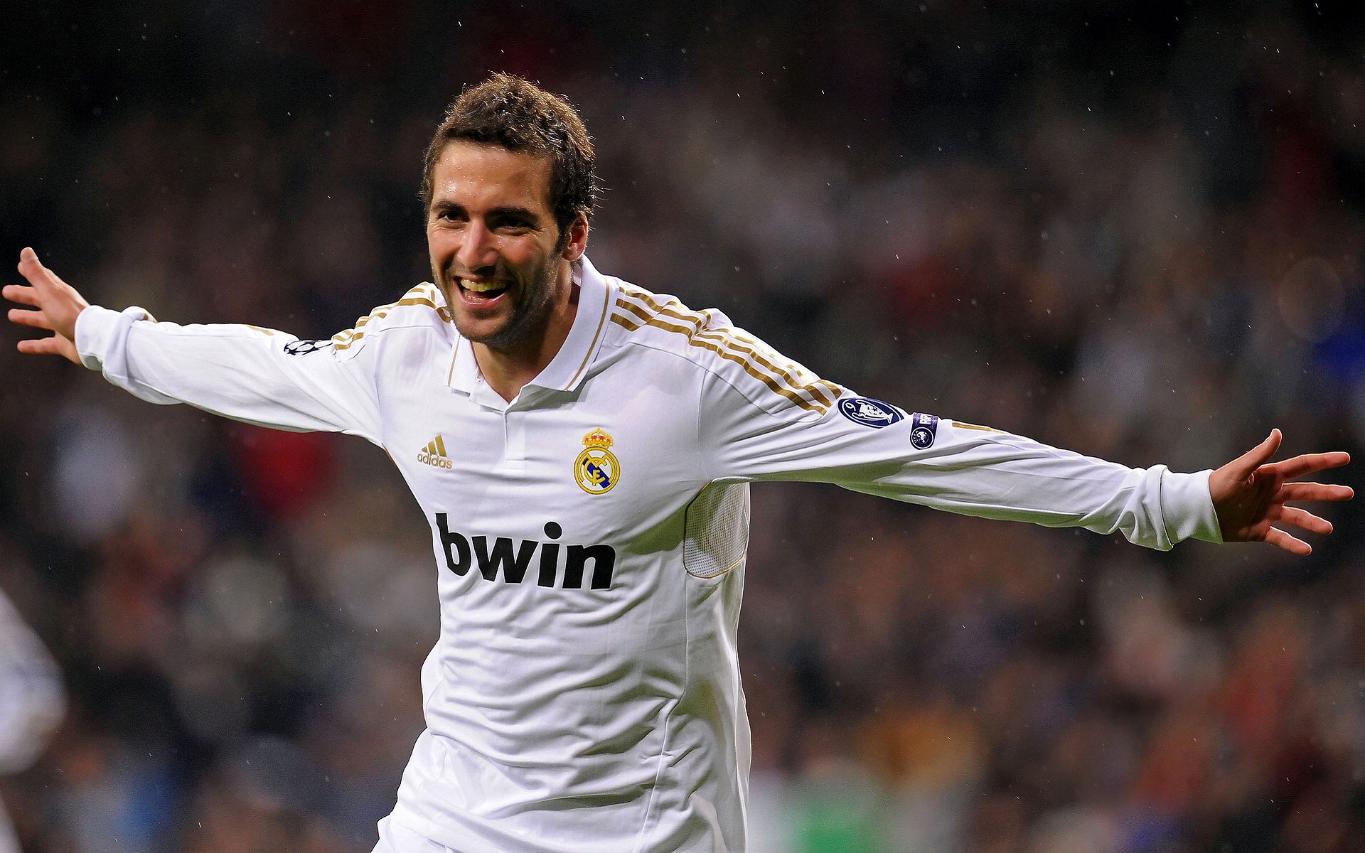 体育新闻中心提升全民运动意识宣传力度,加强体育锻炼新闻稿800字